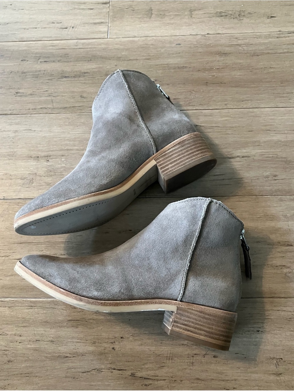 Dolce Vita suede beige heeled women’s ankle boots. Size 7